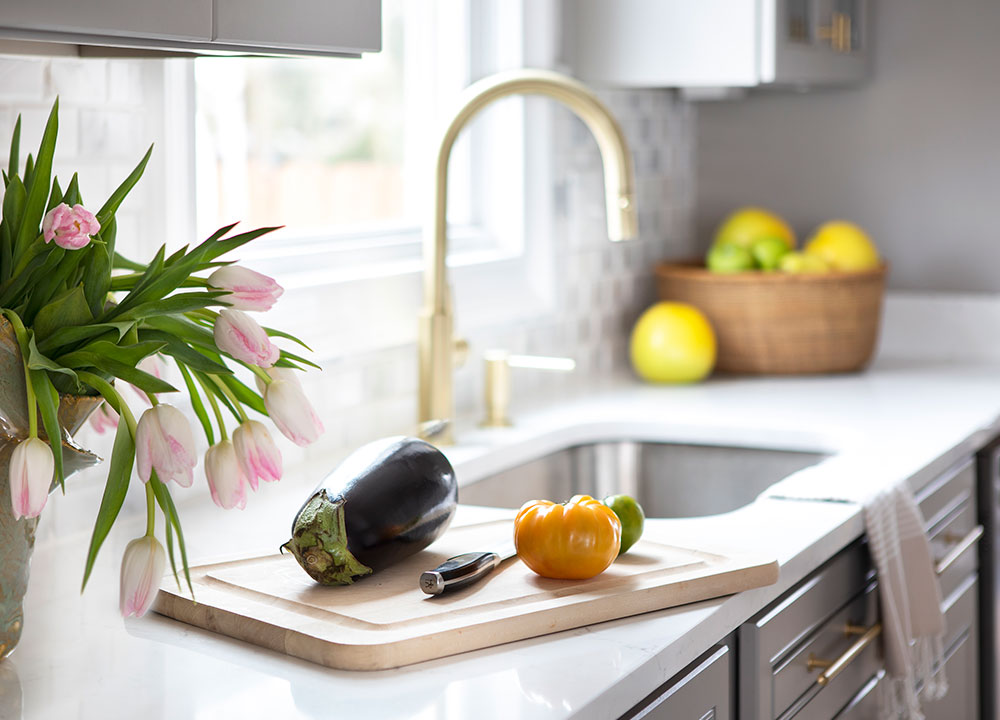 Crisp Light and Airy, Kitchen Design - Valerie Legras Atelier