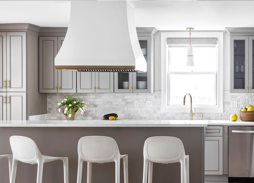 Crisp Light and Airy, Kitchen Design - Valerie Legras Atelier